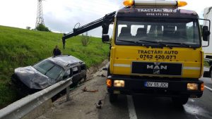 tractari-brasov-autoturism-avariat-1024x576.jpg  